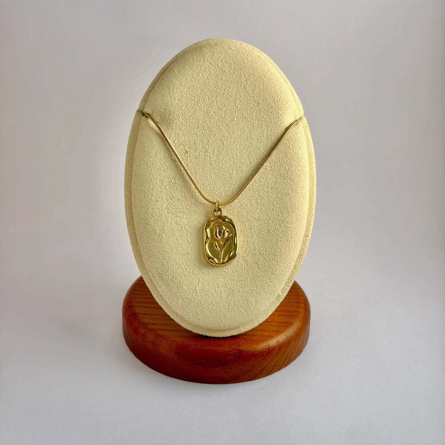 Rose Medallion Necklace - Moonflower