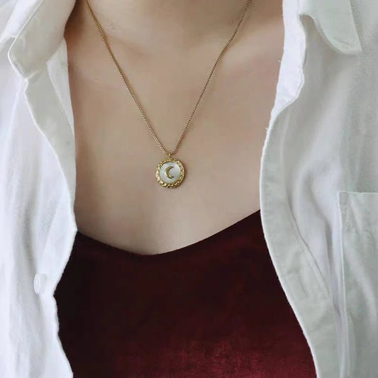 Crescent Moon Medallion Necklace - Moonflower